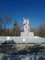 Мемориал воинам ”ЧЕСТЬ И СЛАВА”, погибшим в годы Великой Отечественной войны. Братская могила, фотография 3