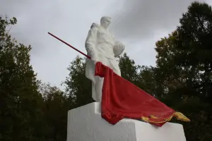 Воинское захоронение, фотография 2
