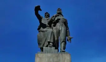 Памятник воинам Уральского добровольческого танкового корпуса