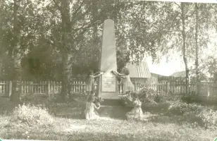 Памятник воинам, умершим в госпитале в годы Великой Отечественной войны, фотография 4