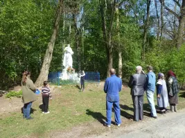Памятник ОДНОСЕЛЬЧАНАМ ПАВШИМ СМЕРТЬЮ ХРАБРЫХ В БОЯХ ЗА РОДИНУ 1941−1945 гг. (Журавки)