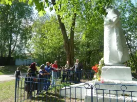 Памятник ОДНОСЕЛЬЧАНАМ ПАВШИМ СМЕРТЬЮ ХРАБРЫХ В БОЯХ ЗА РОДИНУ 1941−1945 гг. (Журавки), фотография 2