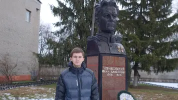 Памятник Ивану Даниловичу Черняховскому, фотография 3