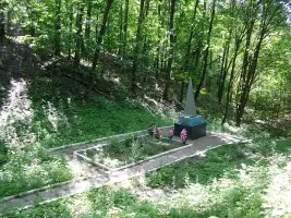 Памятник на месте расстрелянных жителей Льгова
