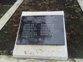 Памятник бойцам 254 Краснознаменного зенитно-артиллерийского полка, погибшим при защите неба над Курском, фотография 2