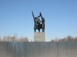 Памятник воинам Великой Отечественной войны на улице Ленина в Мелеузе