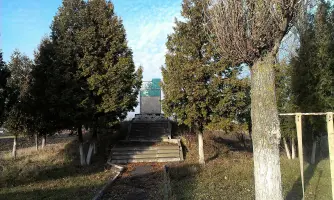 Памятник односельчанам