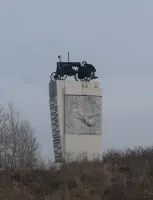 Памятник в честь легендарных трактористок бригады Дарьи Гармаш