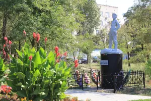 Памятник пионеру-герою - город Котельниково, Волгоградская область, фотография 3