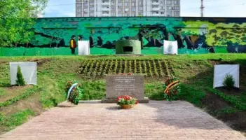 Памятника воинам, «Павшим в Великую Отечественную войну (1941−1945 гг) защитникам нашей Родины, кунцевчанам, офицерам и солдатам маршевых рот, фотография 2