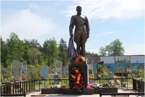 Братская могила советских воинов, погибших в боях с фашистскими захватчиками