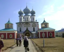 Памятный знак на территории Богородицкого Успенского мужского монастыря, фотография 2