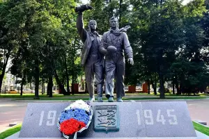 Лётчикам 18 авиаполка Нормандия-Неман