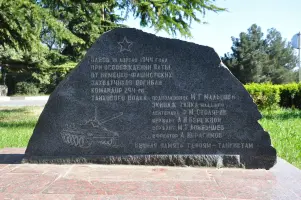 Памятник погибшим танкистам, фотография 3