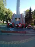 Братская могила советским воинам, фотография 3