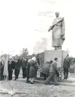Памятник-скульптура Неизвестному солдату (ХМАО-Югра, село Селиярово)