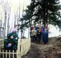 Братская могила погибшим при бомбёжке эшелона с ранеными солдатами и мирными жителями, следовавшего из фронтовой зоны, фотография 2