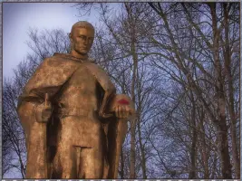 Памятник, посвященный воинам и партизанам, погибшим в годы Великой Отечественной войны