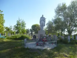 Братская могила советских воинов