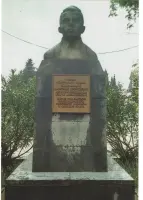 Памятный монумент в честь Дмитрия Леонтьевича Калараша — Героя Советского Союза