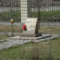 Камень «Вечная память учителям и учащимся школ Центрального района, погибшим в годы Великой Отечественной войны»