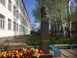Памятник Героя Советского Союза Е. М. Рудневой