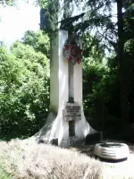Памятник памяти работников 1-й судоверфи ВМФ, погибших в годы Великой Отечественной войны в поселке Лазаревское, фотография 3