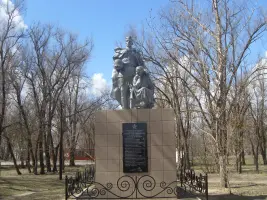 Воинское захоронение № 232. Памятник «Воин Советской Армии и скорбящая мать»
