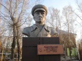 Памятники Героям Советского Союза Ивану Федоренко, Владимиру Рублевскому и Григорию Добродомову