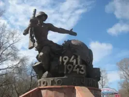 Памятник воинам Рубцовского пехотного училища, погибшим в годы Великой Отечественной войны