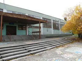 Мемориальная доска на здании МБОУ "СОШ №1" города Краснотурьинска