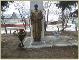 Памятник погибшим воинам, фотография 2
