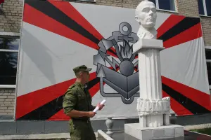 Памятник Герою Советского Союза Д. М. Карбышеву, фотография 2