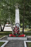 Обелиск «Выпускникам, отдавшим жизнь во имя Отечества», фотография 2