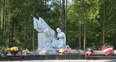 Братская могила воинов, погибших в годы войны 1941-1945 гг