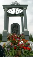 Памятник братьям Сидоровым