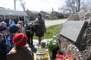 Памятный камень жителям г. Старого Крыма погибшим 12 апреля 1944 года от рук фашистских карателей