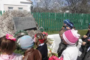 Памятный камень жителям г. Старого Крыма погибшим 12 апреля 1944 года от рук фашистских карателей, фотография 2