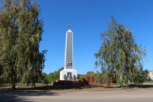 Памятник-обелиск в селе Поповка