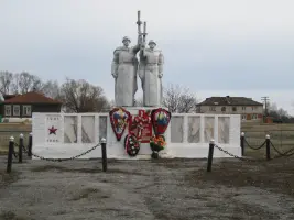 Памятник «Советским воинам, погибшим в годы ВОВ»