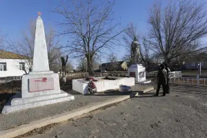 Мемориальный комплекс г.Лагани Республики Калмыкия, фотография 3