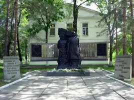 Памятник "Героям-кировчанам"