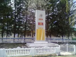Стела «Великая память погибшим воинам-землякам в годы Великой Отечественной войны 1941−1945 гг. по Чулпановскому сельскому Совету», фотография 2