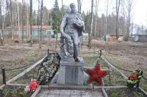 Братская могила советских воинов