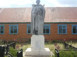 Памятник погибшим воинам-землякам в Великой Отечественной войне в селе В-Кунакбай Переволоцкого района Оренбургской области