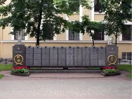 Памятник погибшим на фронтах и в блокаде Ленинграда студентам, сотрудникам, преподавателям ЛИИЖТ, фотография 2