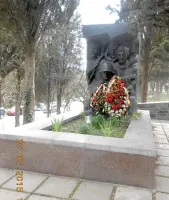 Братская могила воинов Советской Армии в г. Алушта (возле винзавода)