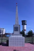 Исторический памятник «Воинам-землякам, павшим в борьбе за честь, свободу и независимость нашей Родины 1941−1945», фотография 3