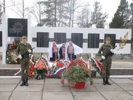 Монумент «Во все века нет памяти священней…»