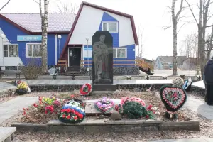 Братская могила советских воинов /1941-1945гг./ в п. Пряжа /памятник истории/, фотография 2